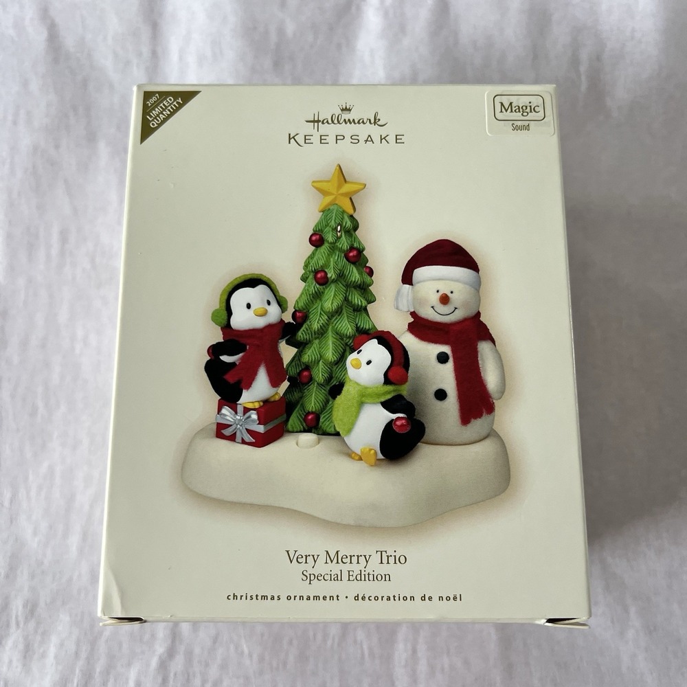 Hallmark Keepsake Very Merry Trio Penguin Party Hop Musical Animated Lights